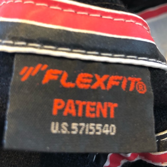 Calgary Flames mostly wool Reebok flex fit hat - Picture 8 of 8